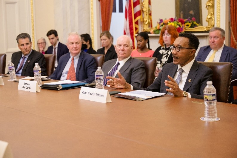 Congresspeople at table